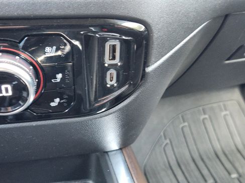 Used 2023 GMC Sierra 1500 SLT AWD/4WD image 17