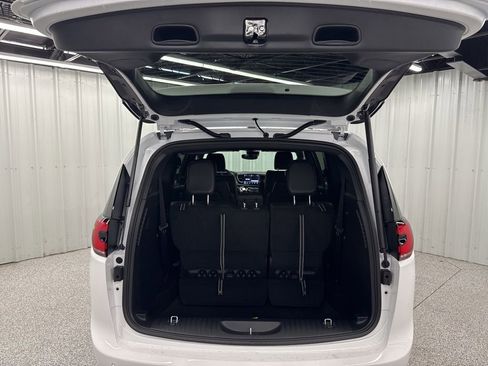 New 2026 Chrysler Pacifica Select image 8