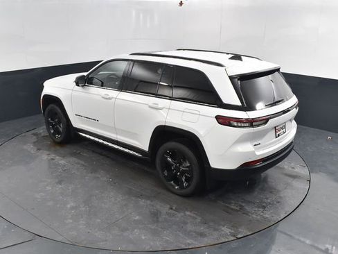 New 2025 Jeep Grand Cherokee Altitude w/ Trailer Tow Package AWD/4WD image 43