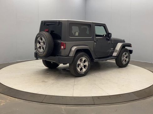 Used 2017 Jeep Wrangler Sahara AWD/4WD image 5