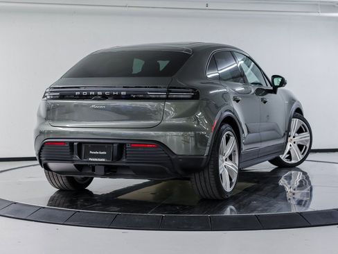 New 2025 Porsche Macan Electric image 7