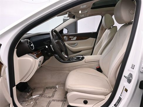 Used 2018 Mercedes-Benz E 300 4MATIC image 11