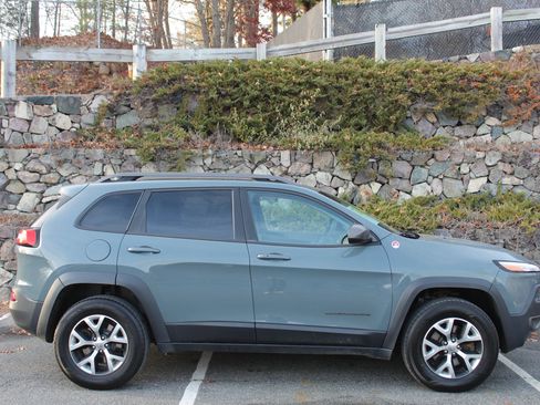 Used 2015 Jeep Cherokee Trailhawk w/ Comfort/Convenience Group image 5