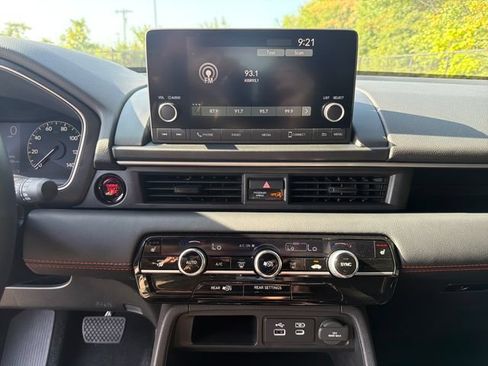 Used 2025 Honda Pilot Sport image 21