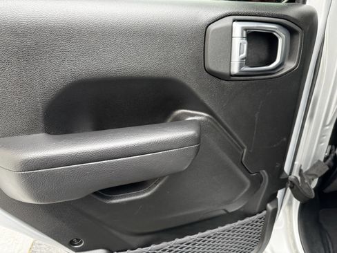 Used 2023 Jeep Wrangler Unlimited Rubicon w/ Cold Weather Group image 19