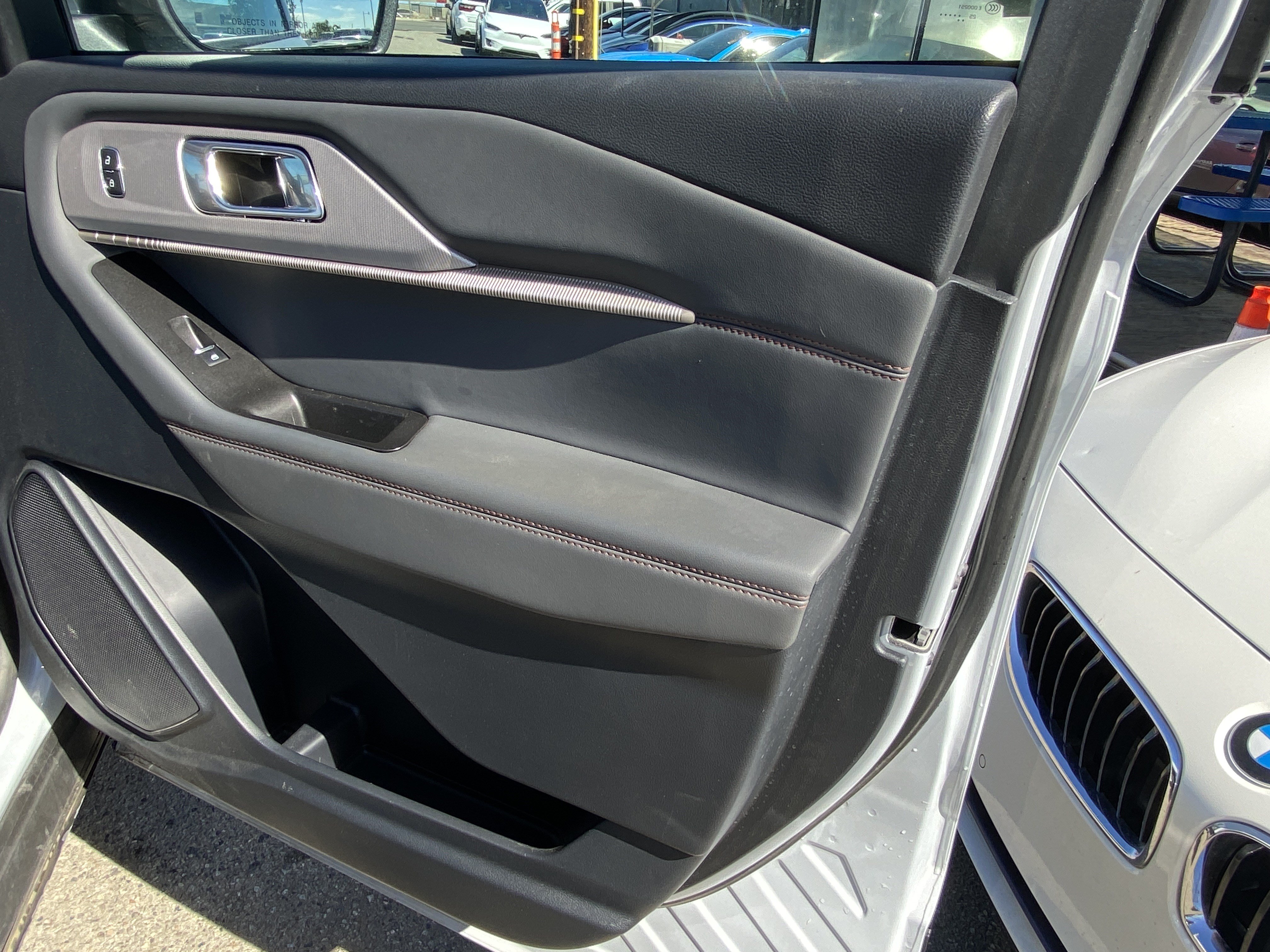 Used 2025 Ford Explorer Active RWD image 23