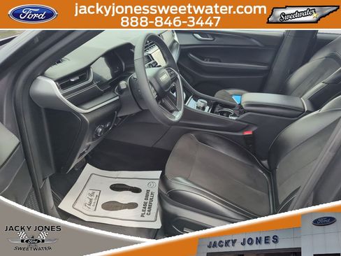 Used 2023 Jeep Grand Cherokee Altitude AWD/4WD image 10