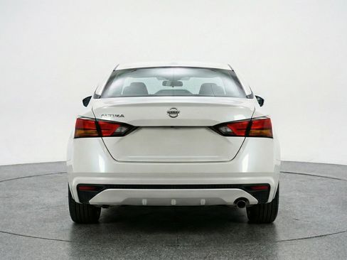 Used 2025 Nissan Altima 2.5 SV FWD image 7