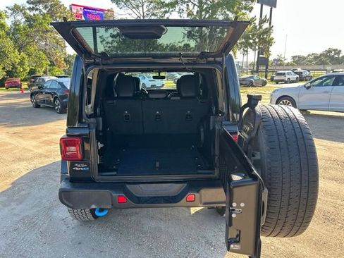 Used 2022 Jeep Wrangler Unlimited Sahara AWD/4WD image 7
