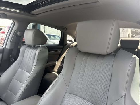 Used 2018 Honda Accord Touring image 13