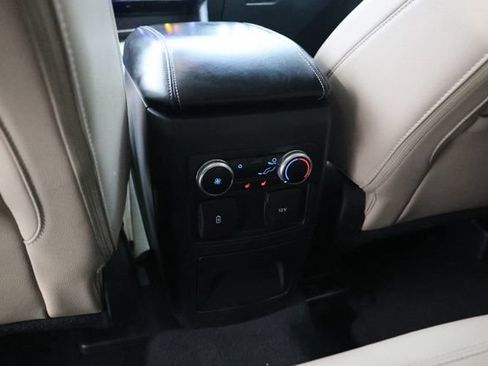 Used 2023 Ford Explorer Limited AWD/4WD image 32