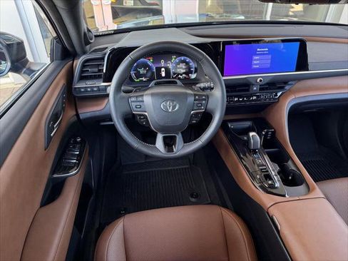Certified 2025 Toyota Crown Signia AWD/4WD image 18