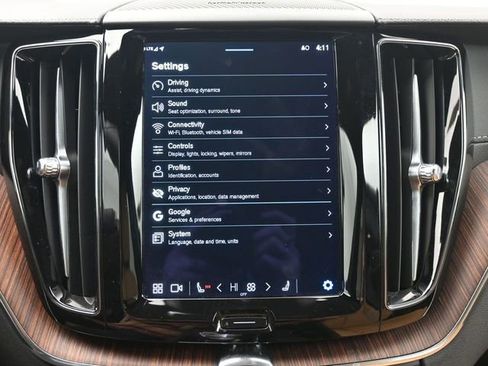 Used 2023 Volvo XC60 B5 Ultimate w/ Protection Package Premier image 17