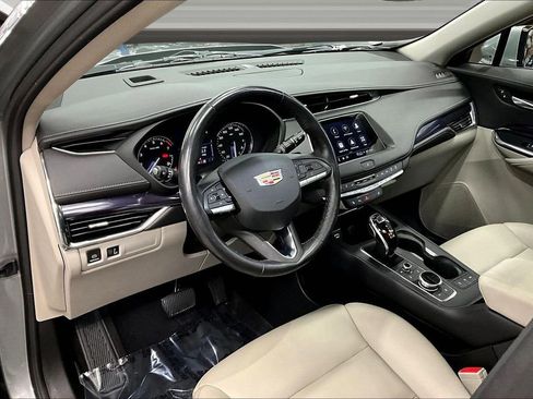 Certified 2023 Cadillac XT4 Luxury w/ Cold Weather Package image 17