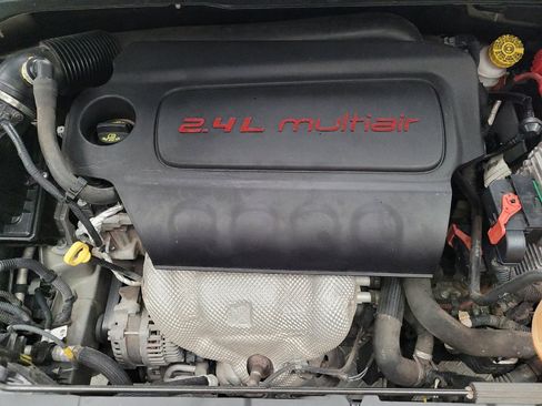 Used 2018 Jeep Renegade Latitude FWD image 30
