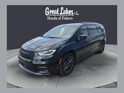 Used 2025 Chrysler Pacifica Limited