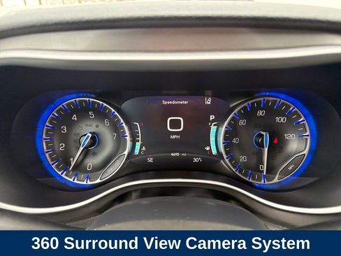 Used 2025 Chrysler Pacifica Select image 19