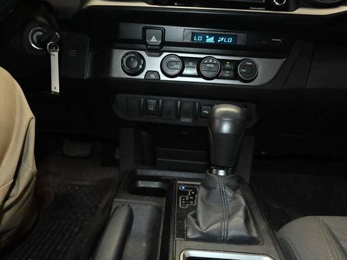 Used 2022 Toyota Tacoma SR AWD/4WD image 14
