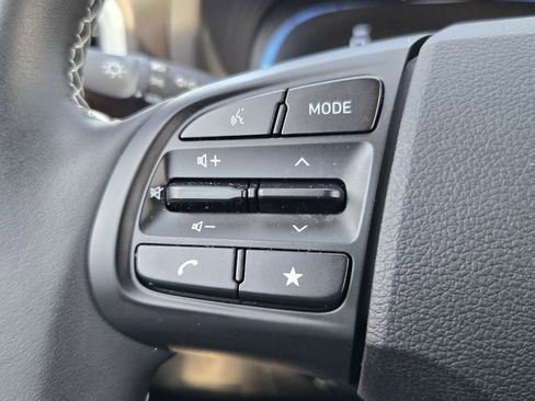 Certified 2025 Hyundai Venue Limited image 22