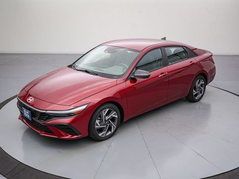 Used 2025 Hyundai Elantra Sport FWD image 8