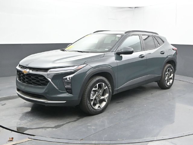 Used 2025 Chevrolet Trax LT FWD image 7