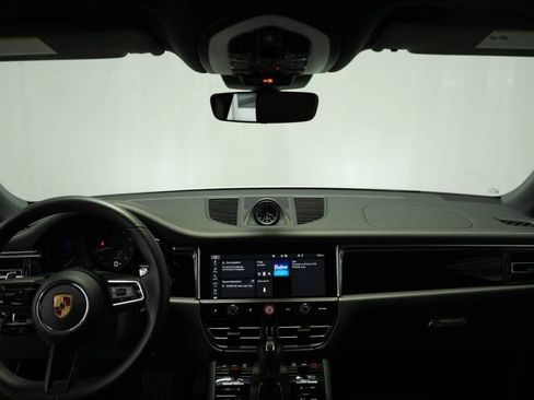Certified 2025 Porsche Macan AWD/4WD image 16