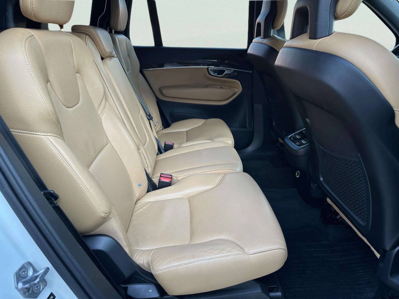 Used 2017 Volvo XC90 T6 Momentum w/ Vision Package AWD/4WD image 16