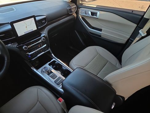 Used 2024 Ford Explorer Limited RWD image 13