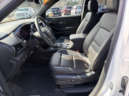 Used 2023 Chevrolet Traverse High Country image 9