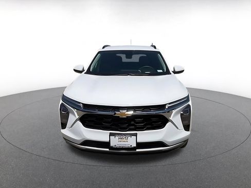 Used 2025 Chevrolet Trax LT FWD image 4