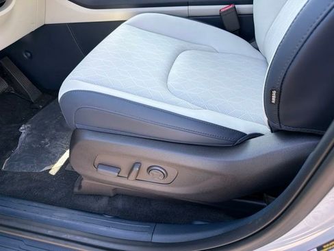 New 2026 Kia Carnival EX FWD image 13