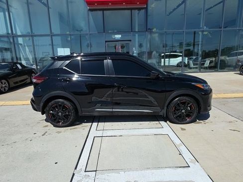 Used 2024 Nissan Kicks SR w/ SR Premium Package FWD image 3