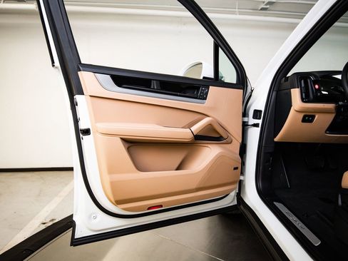 New 2026 Porsche Cayenne AWD/4WD image 23