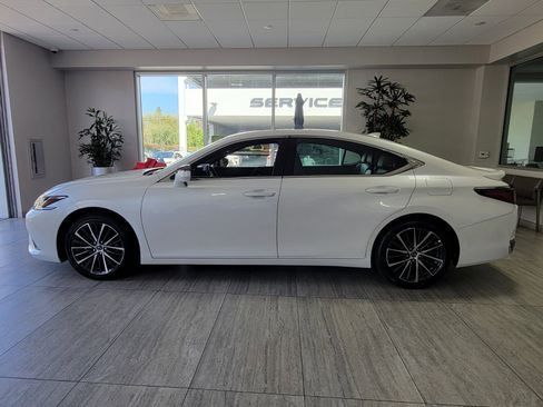 Certified 2025 Lexus ES 300h w/ Premium Package image 2