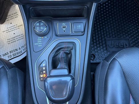 Used 2022 Jeep Cherokee Trailhawk w/ Premium Leather Package image 29