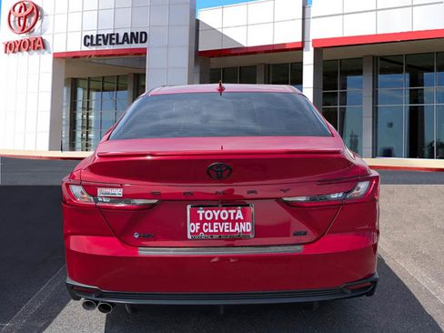 Used 2025 Toyota Camry SE FWD image 5