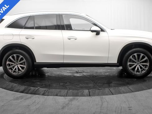 Used 2025 Mercedes-Benz GLC 300 4MATIC image 2