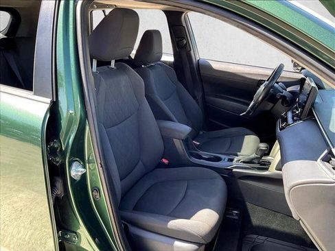 Used 2022 Toyota Corolla Cross LE w/ Moonroof Package FWD image 9