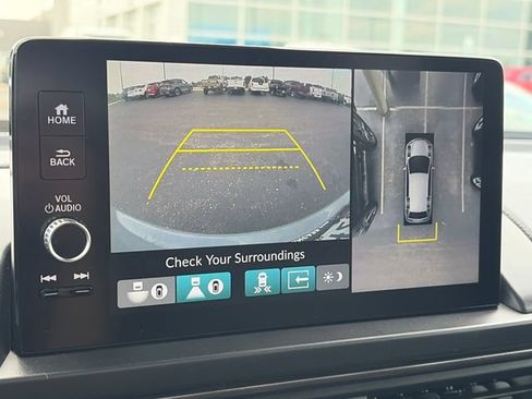 Used 2025 Honda Pilot TrailSport image 24