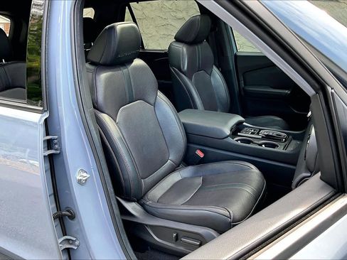 Used 2025 Honda Pilot Black Edition image 9