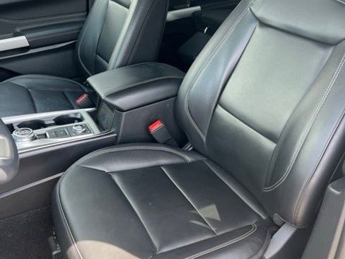 Used 2024 Ford Explorer XLT w/ Equipment Group 202A image 11