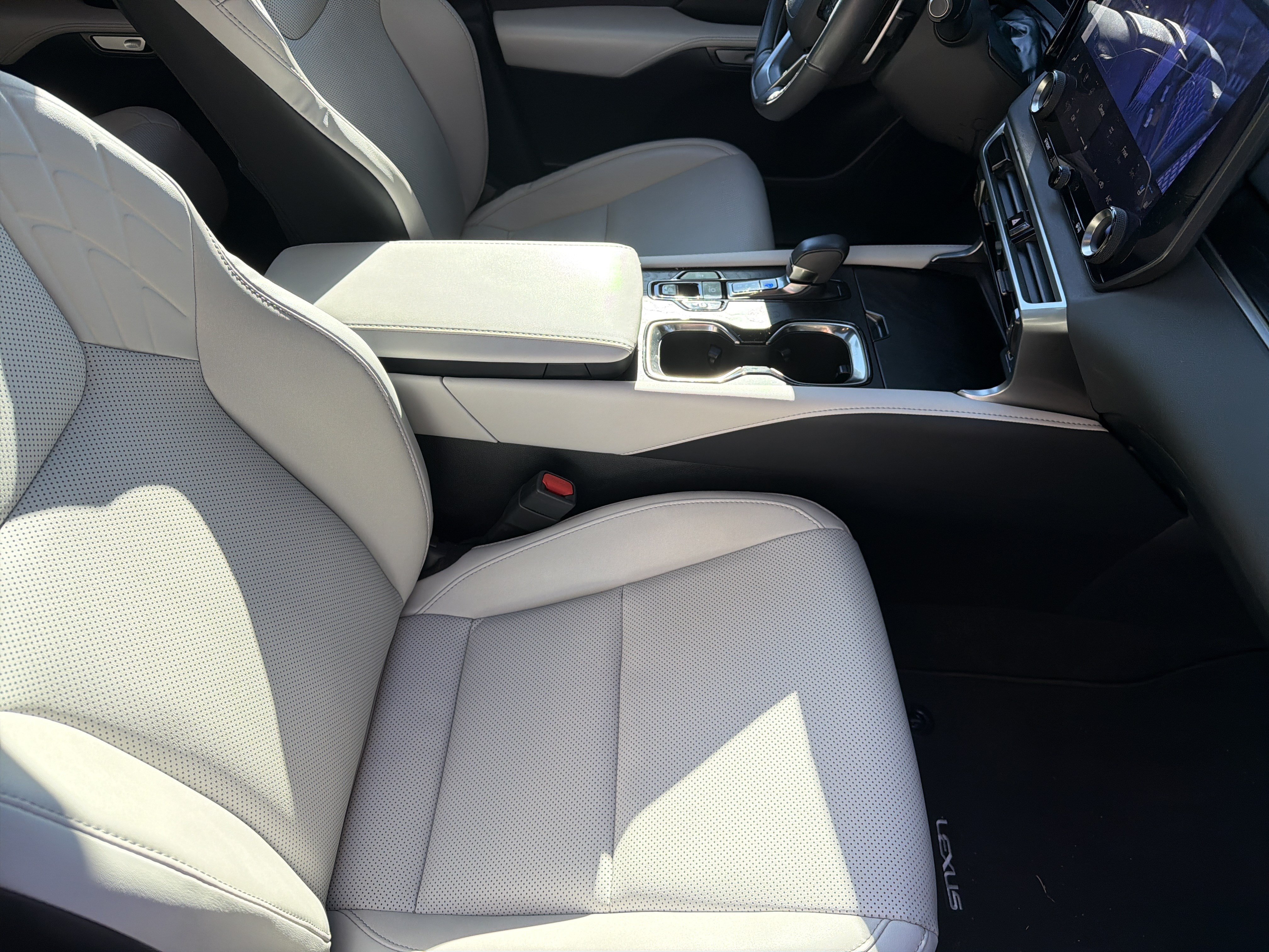 Used 2023 Lexus RX 350 Premium w/ Cold Area Package FWD image 16