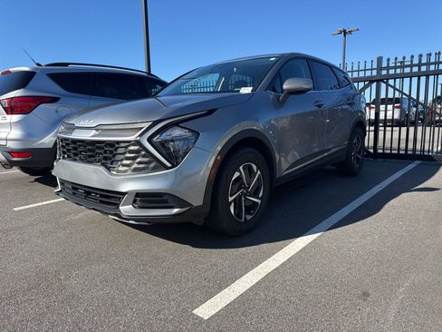 Used 2023 Kia Sportage LX image 3