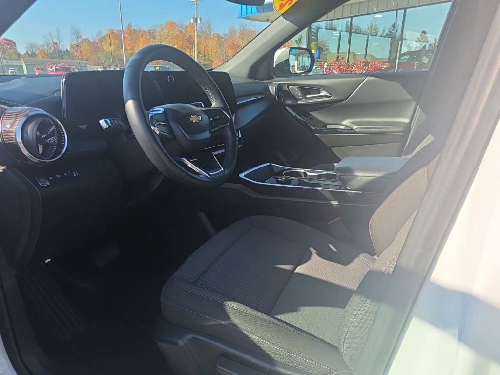 Used 2026 Chevrolet Equinox LT AWD/4WD image 17