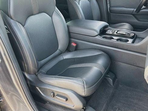 Used 2025 Honda Pilot EX-L image 17
