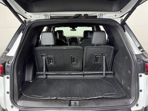 Used 2023 Chevrolet Traverse LT FWD image 8