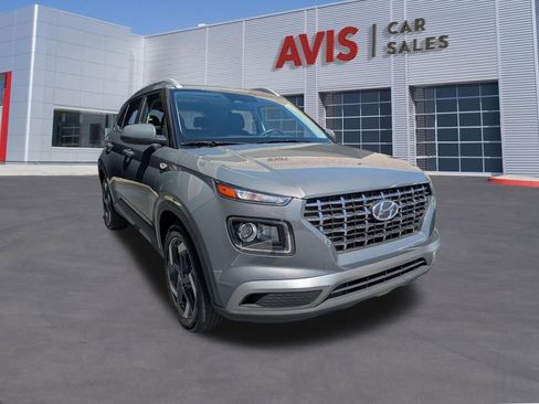 Used 2025 Hyundai Venue SEL FWD image 3