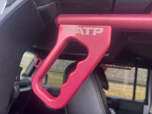 Used 2014 Jeep Wrangler Unlimited Rubicon w/ Connectivity Group image 15