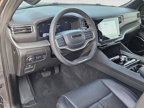 Used 2024 Jeep Wagoneer L Series II w/ Flexible Seating Group RWD image 10