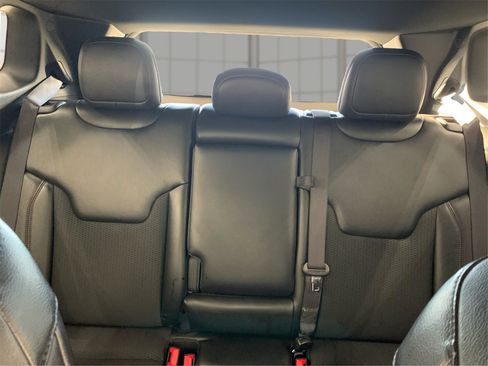 Used 2023 Jeep Compass Trailhawk image 13